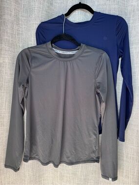 Fabletics Women's Core Long Sleeve Underscrub Tops Onyx Navy small 2 tops bundle